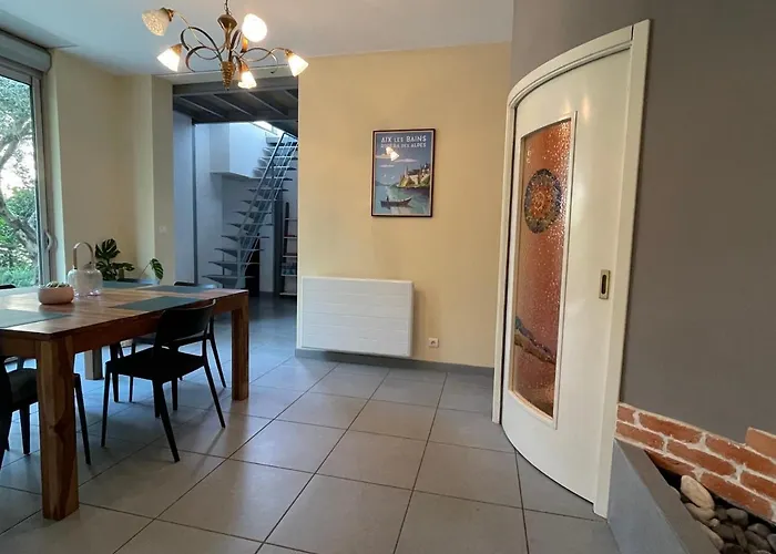 T3 Avec Terrasse, Parking Et Animaux Permis - Fr-1-555-91